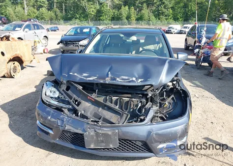 2014 Mercedes-Benz C 300 Sport 4Matic из США, поврежденный, VIN WDDGF8AB3ER311720